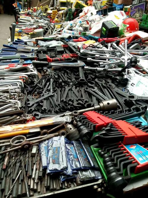 五金工具批零一体 零售业务的挑战与机遇